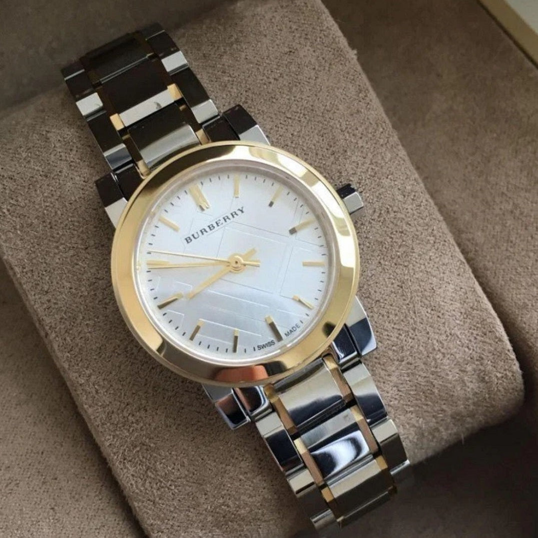 Burberry BU9217 The City watch on pillow display