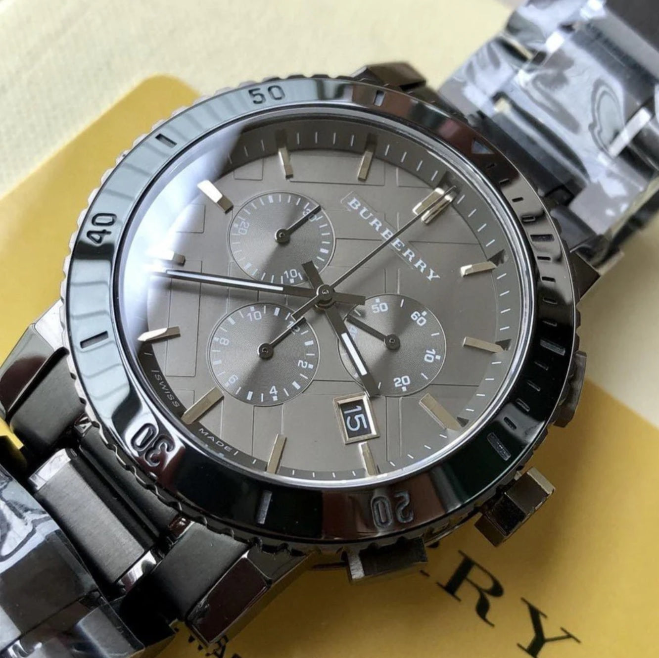 Burberry BU9381 grey watch dial focus