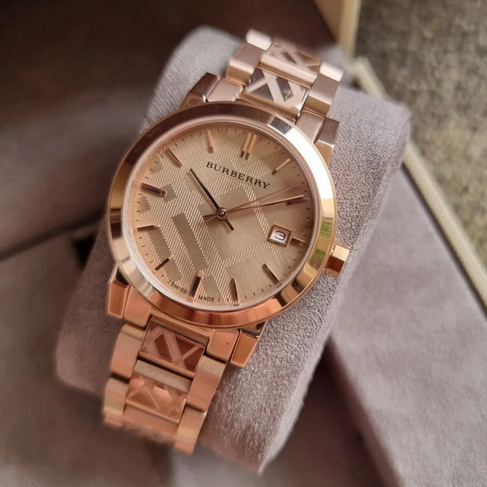 Burberry BU9146 The City watch on display pillow