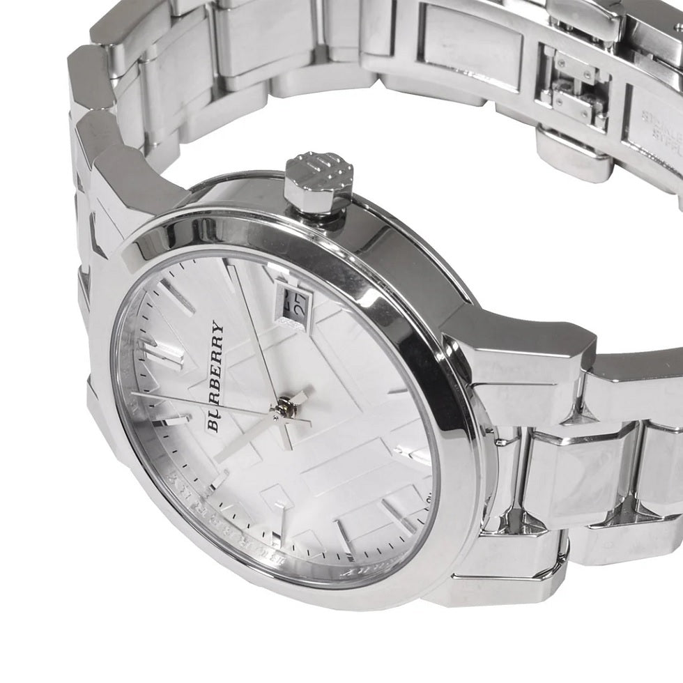 Burberry BU9100 bracelet and dial focus