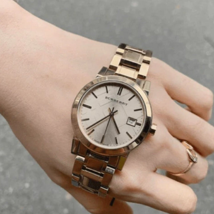 Burberry BU9134 gold bracelet close-up