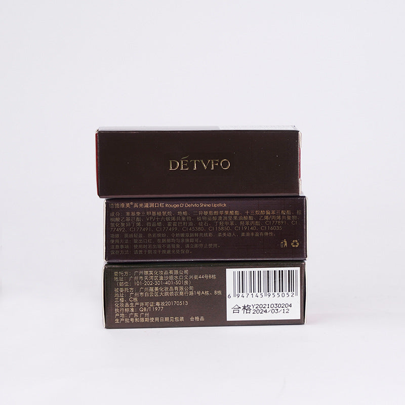Kenike moisturising matte lipstick tube detail