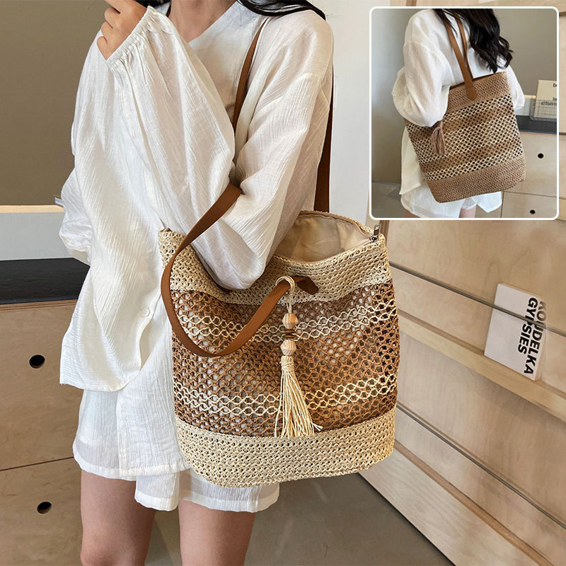 Kenike straw beach shoulder bag tassel pendant detail