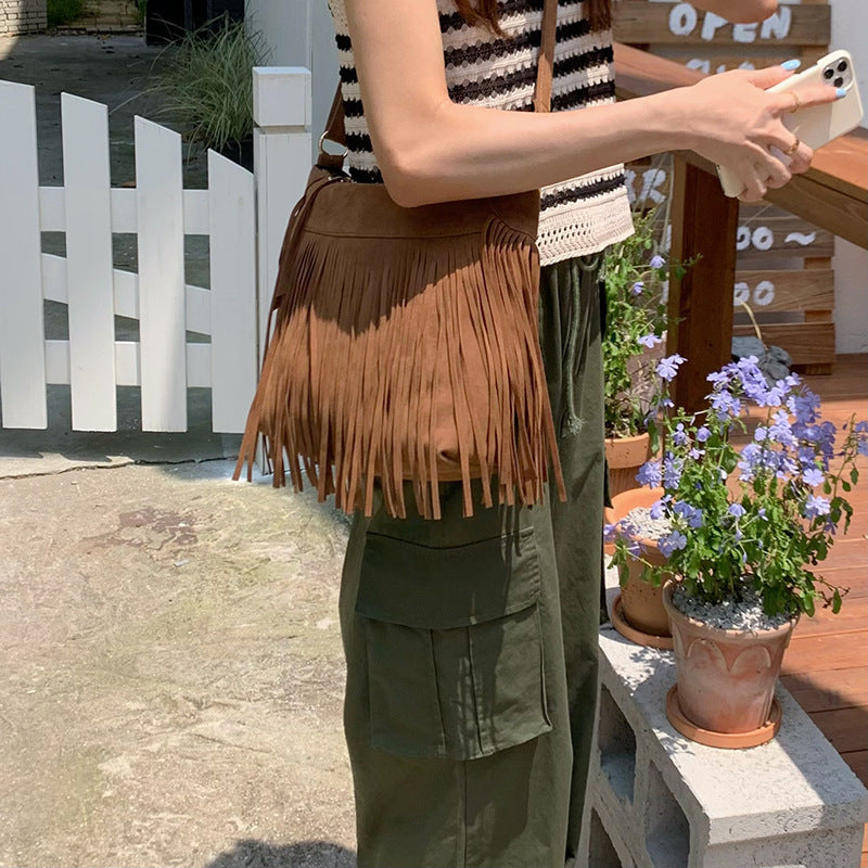 Kenike tassel retro shoulder bag interior view