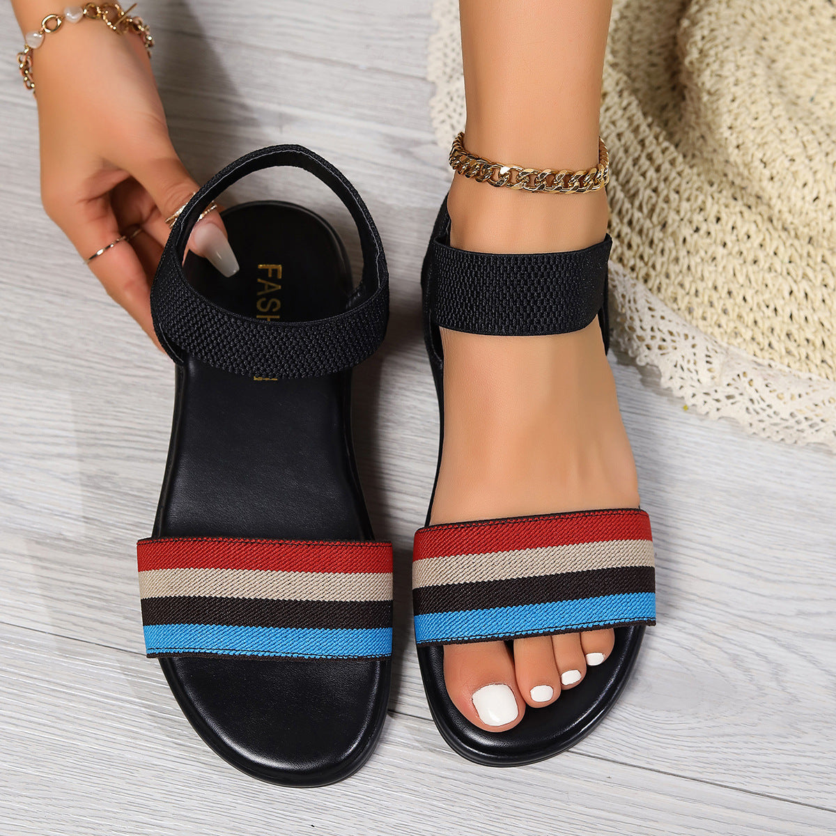 Kenike colour-block flat sandals elastic strap detail