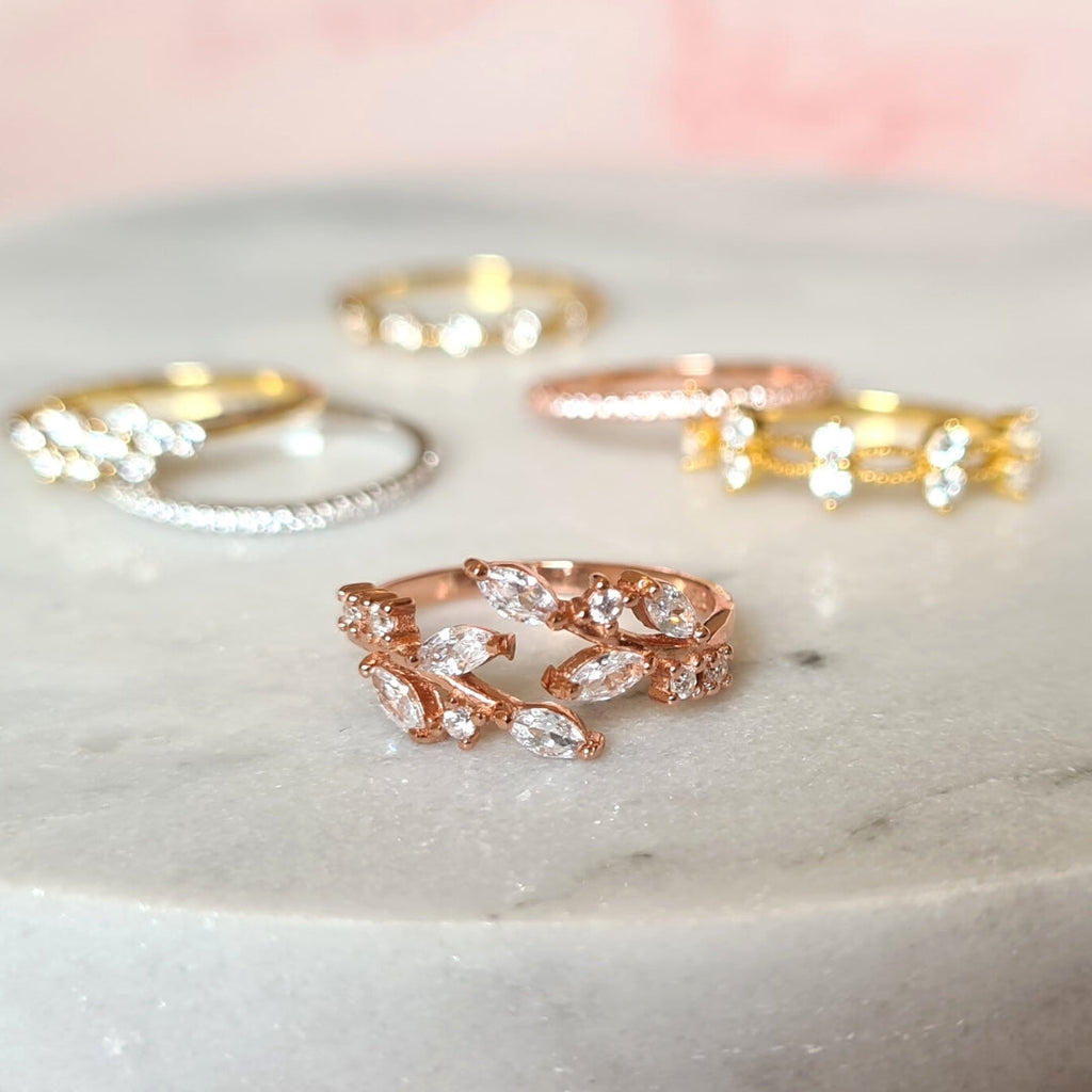 Dainty adjustable leaf ring styled image