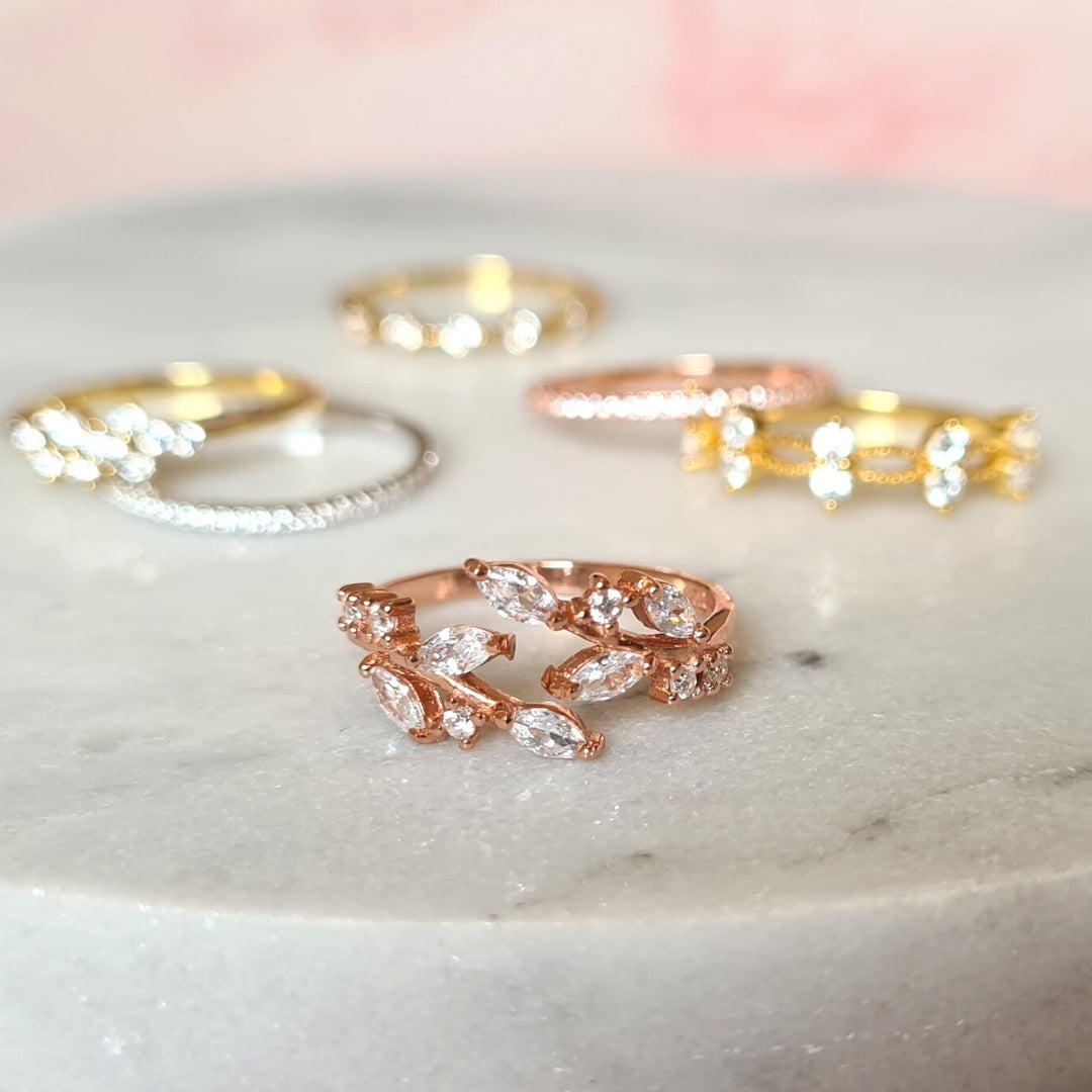 Dainty adjustable leaf ring styled image
