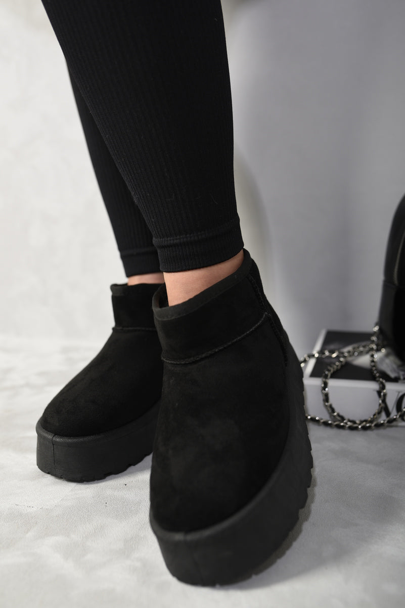 Kenike black faux fur platform mini boots sole detail