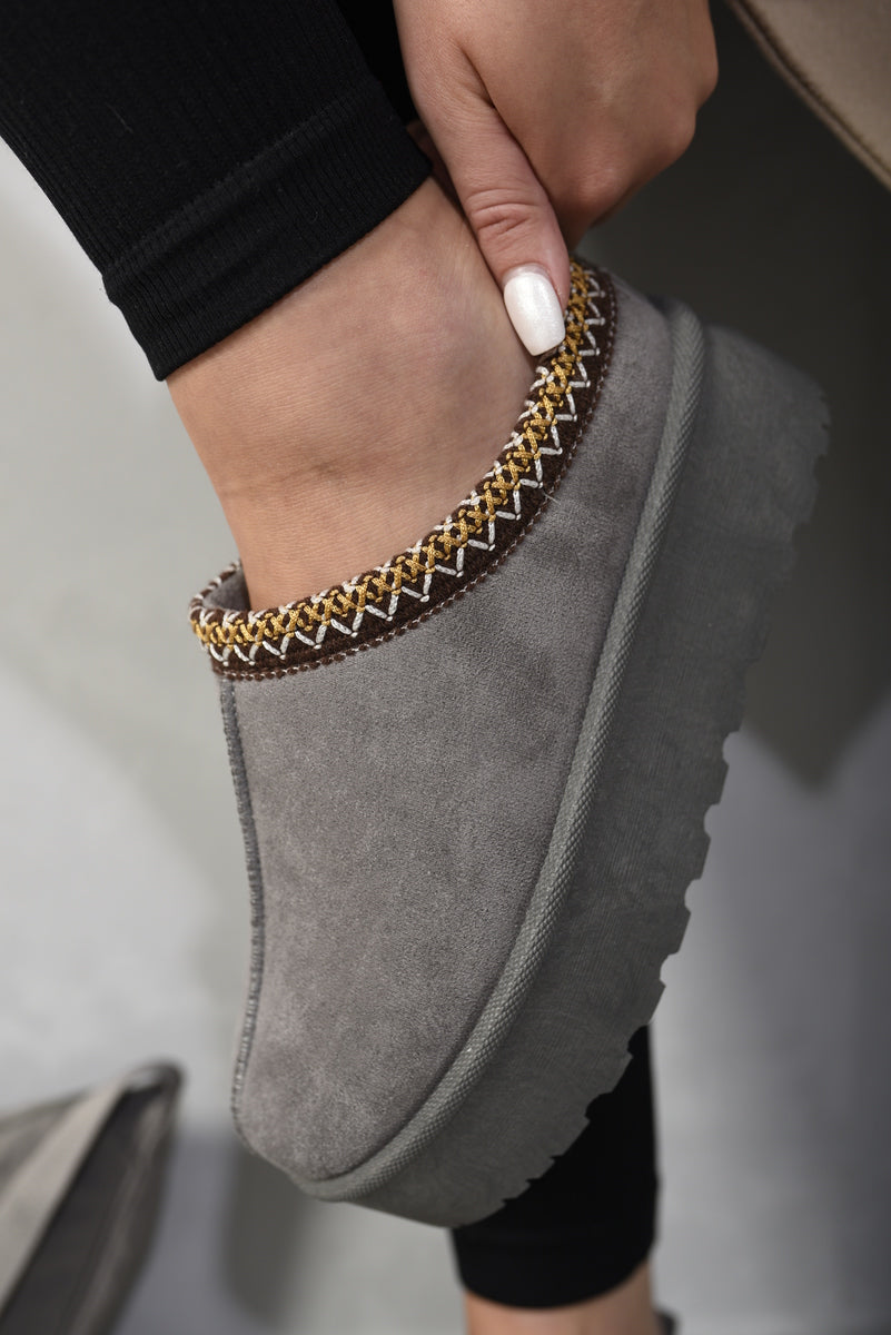 Kenike low ankle platform slipper boots upper detail