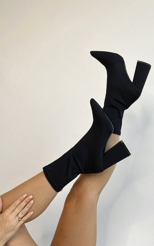 Kenike black pointed toe ankle boots block heel side profile
