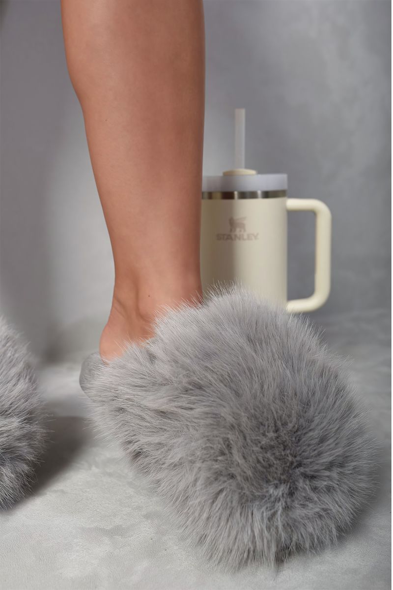Kenike fluffy faux fur sandal front detail