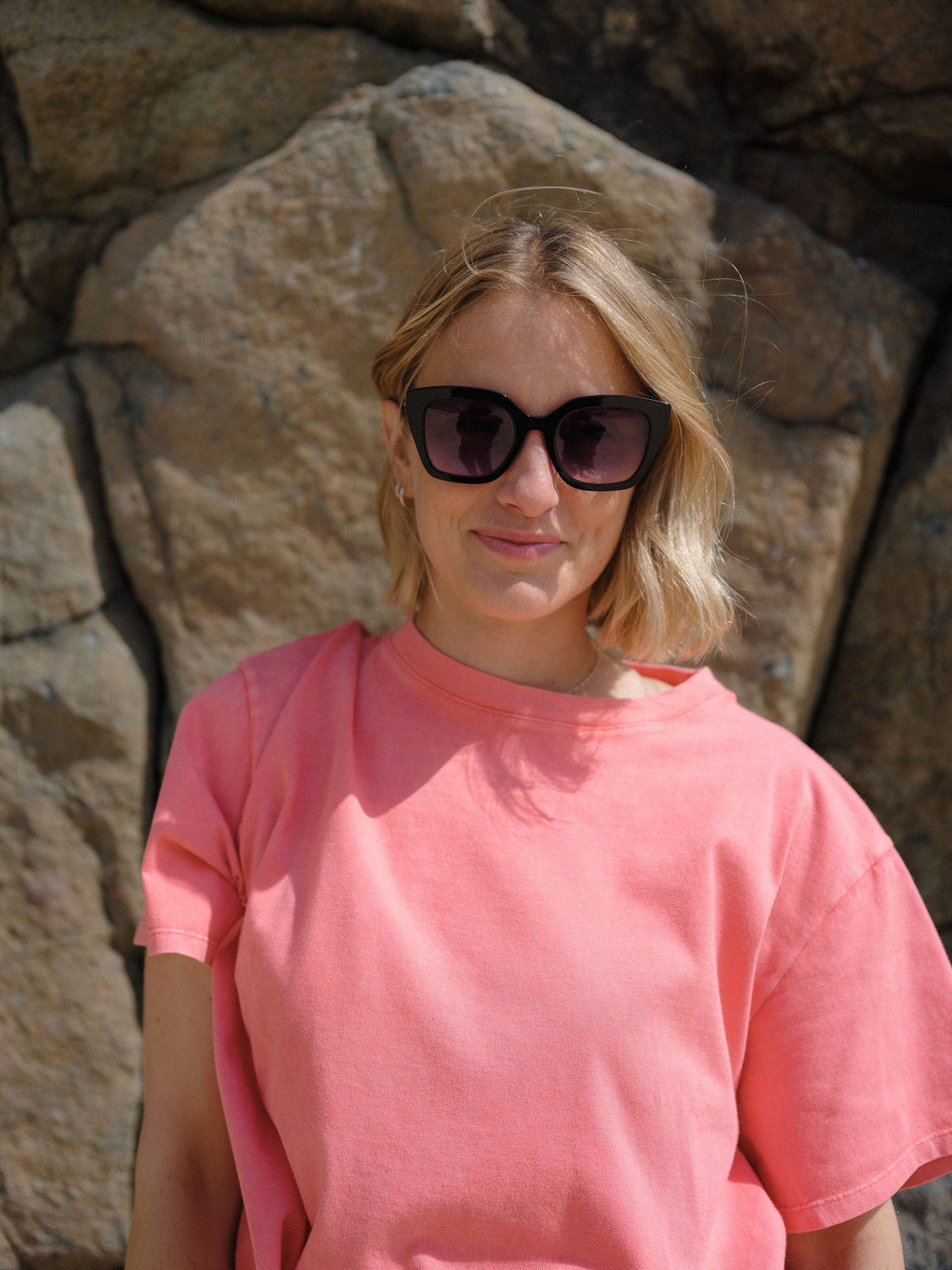 zoedepass Lauryn Black Pink sunglasses studio model image