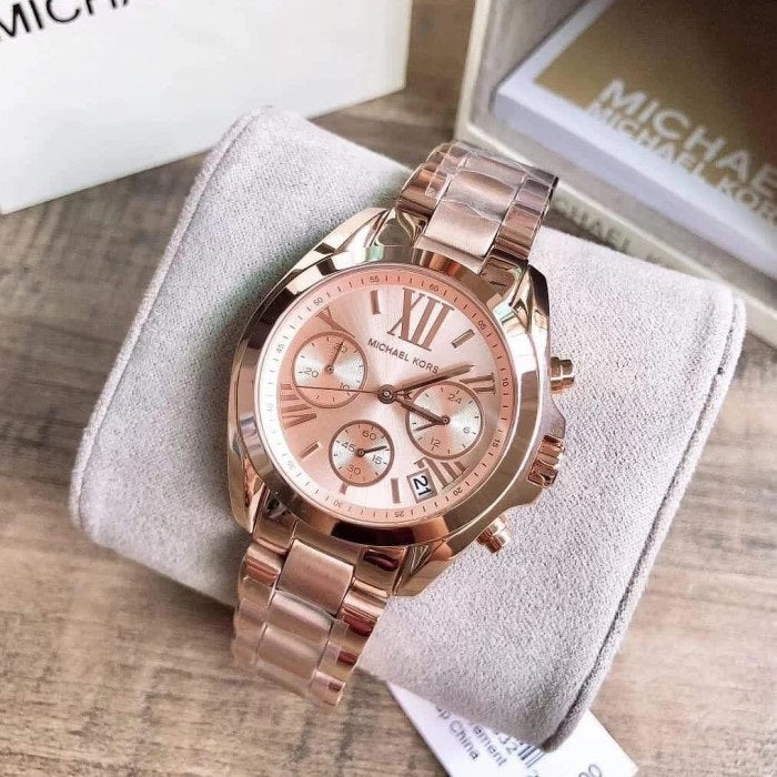 Michael Kors MK5799 rose gold case and lugs close-up