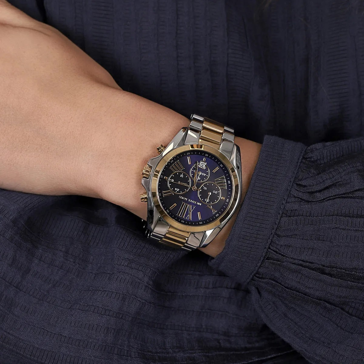 Michael Kors MK5976 blue dial detail with gold indices