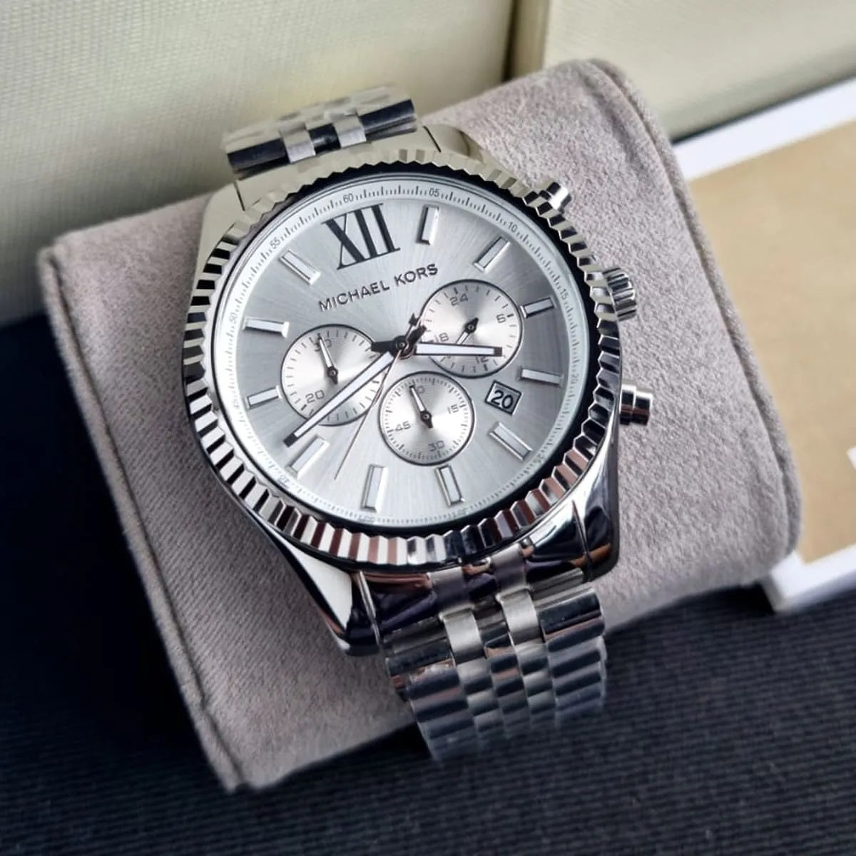 Michael Kors MK8405 silver watch case and lugs detail