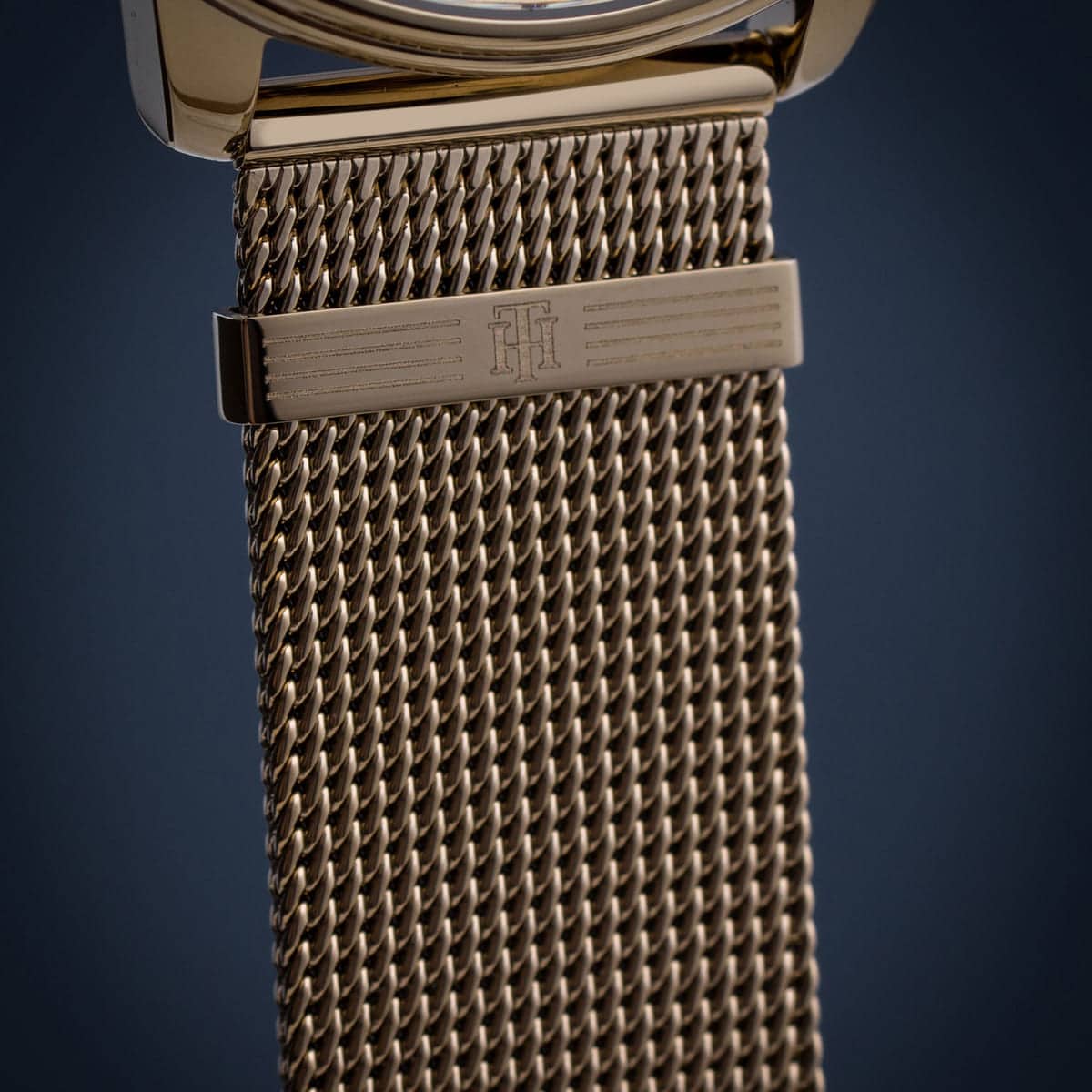 Tommy Hilfiger 1782302 gold mesh bracelet detail