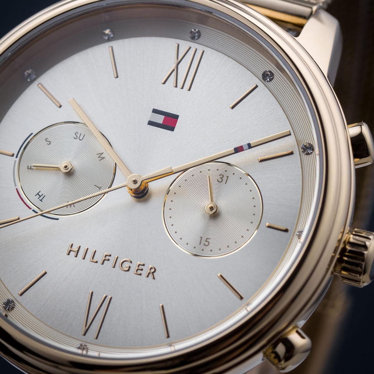 Tommy Hilfiger 1782302 gold mesh strap close-up