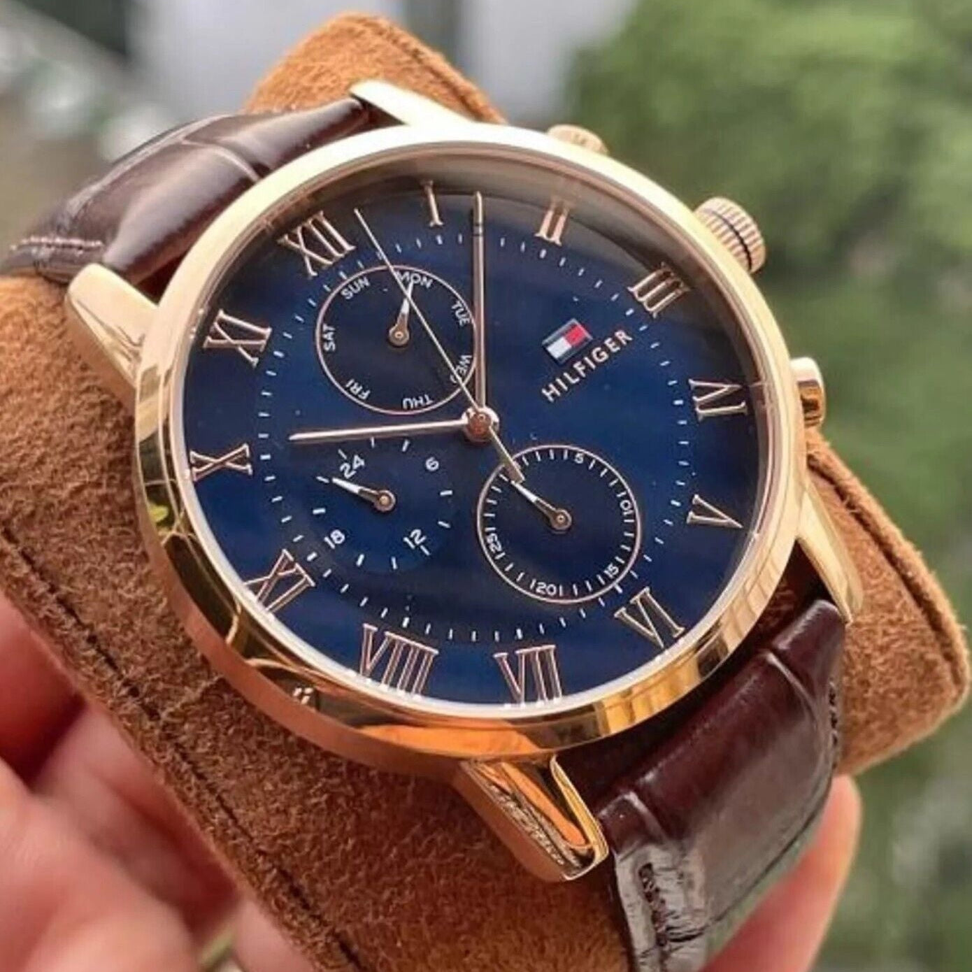 Tommy Hilfiger 1791399 watch case and lugs detail